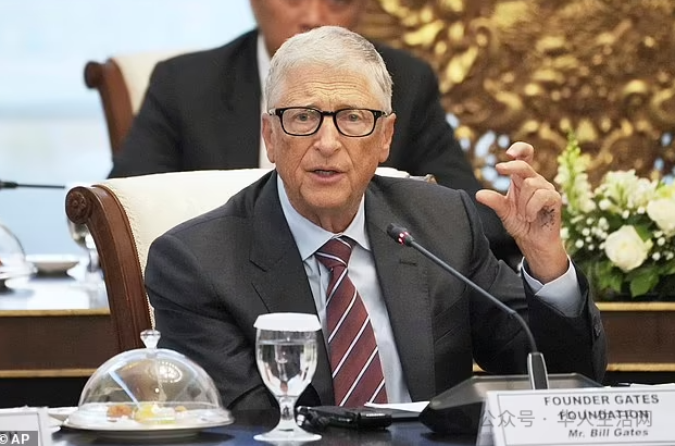 比尔·盖茨宣布捐出99%财产，基金会将正式关闭，现在加速花钱！
