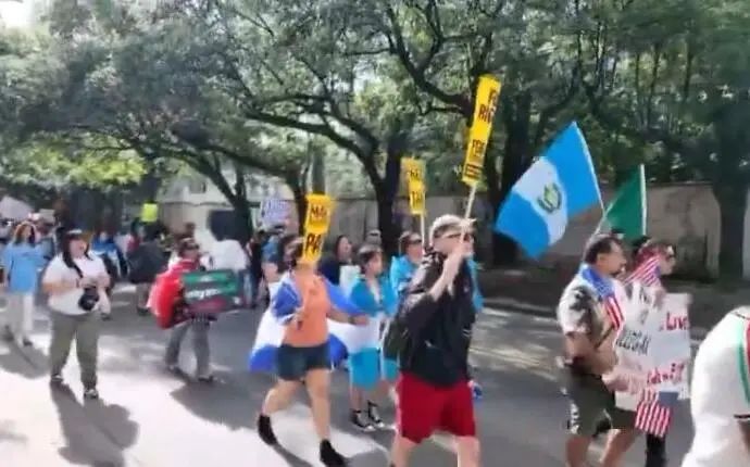 影）德州也爆非法移民抗議! 川普強力打壓惹怒全美30城市民眾紛上街頭| 國際| Newtalk新聞