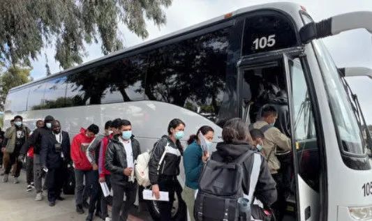 震动华人圈！华人餐馆老板收留非法移民，遭同胞反咬一口，索赔80万美元
