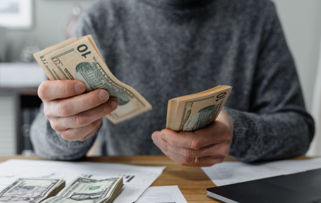 最新报告！美国一季度平均月薪$5174元 这一群体赚最多