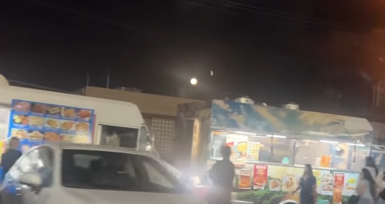 震惊！加州华人摊贩为抢夜市 竟摆灵堂占摊位？！路人以为命案现场...