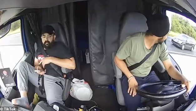 惊悚画面曝光！非法移民卡车司机高速掉头酿惨剧，三人死亡，全美震怒