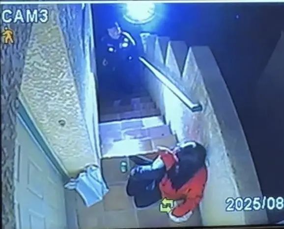恐怖！！「变态狂」夜闯华人家！ 长发红衣女瞬变成光头恐怖男！结果......