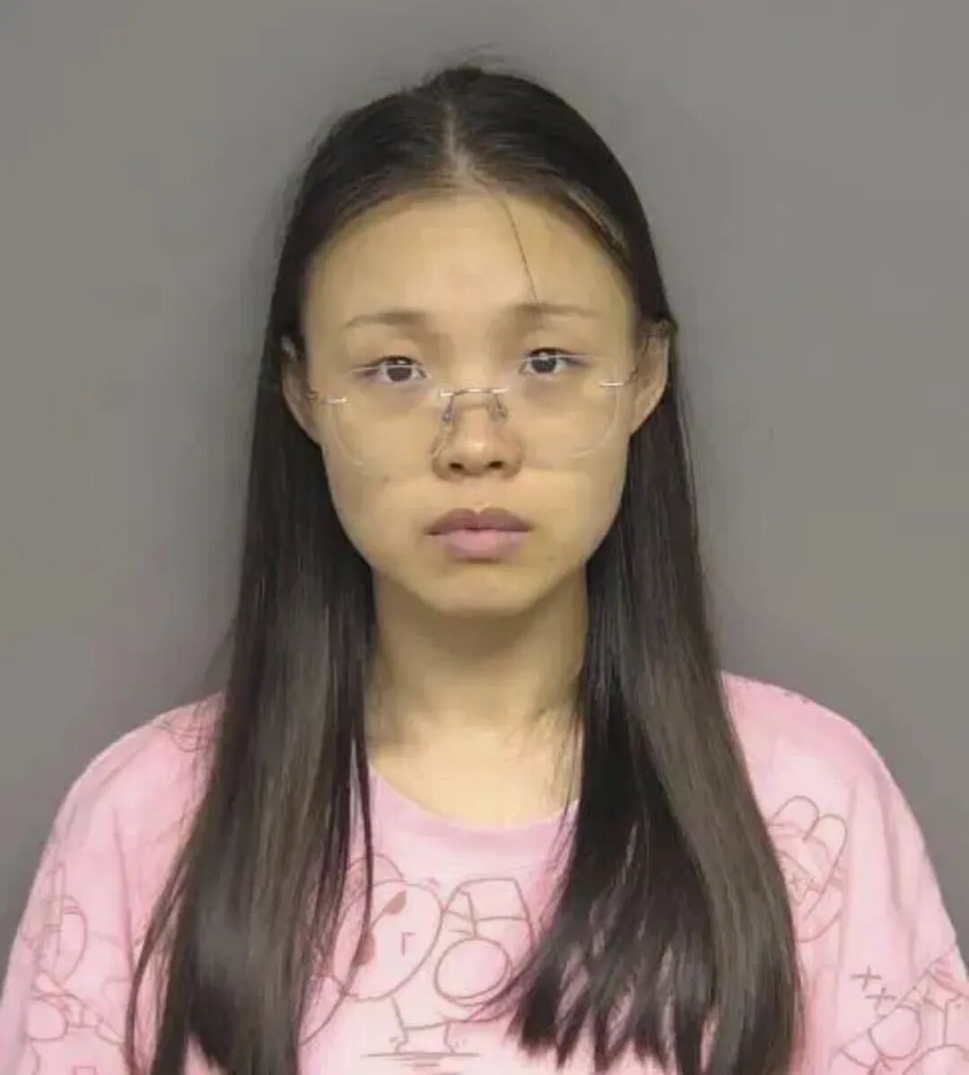 武汉女博士生刑满后将被遣返中国，登机前三天删除手机所有内容