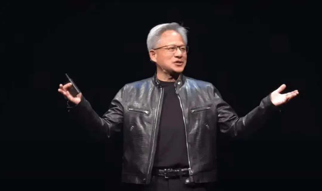 英伟达黄仁勋宣布：继续为员工支付10万美元办H-1B工作签证。