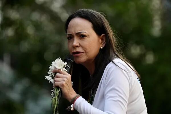 特朗普无缘诺贝尔和平奖，委员会把奖颁给了她！