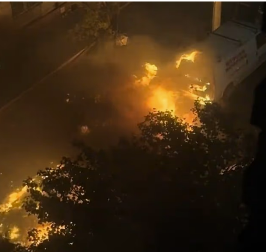纽约街头突发爆炸！汽车起火成火球，七名消防员受伤送医