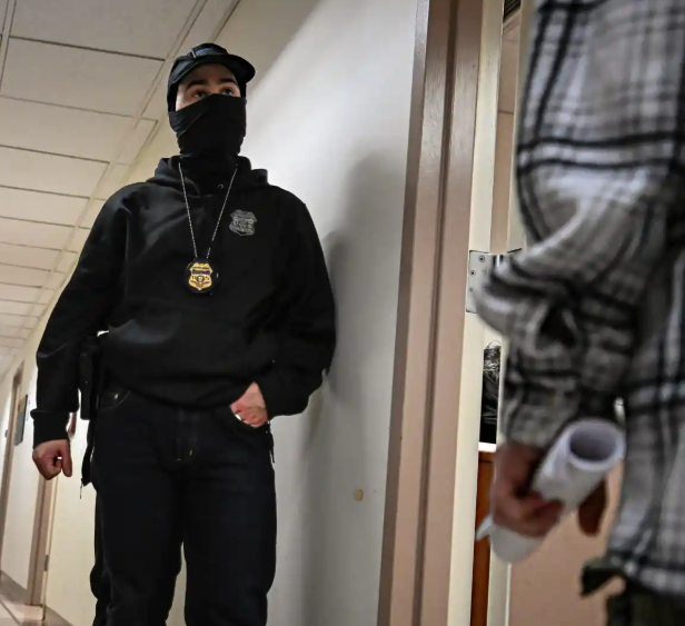 人心惶惶！联邦再解雇纽约8移民法官，裁决“宽大”者遭针对；通过率恐进一步下降