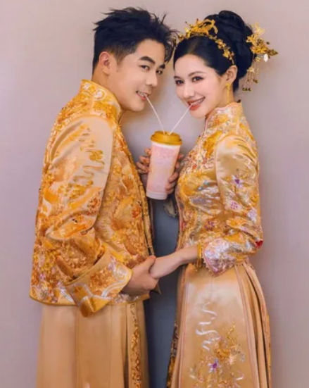 600亿强强联姻！霸王茶姬创始人与“光伏女神”办婚礼，婚礼现场全是奶茶