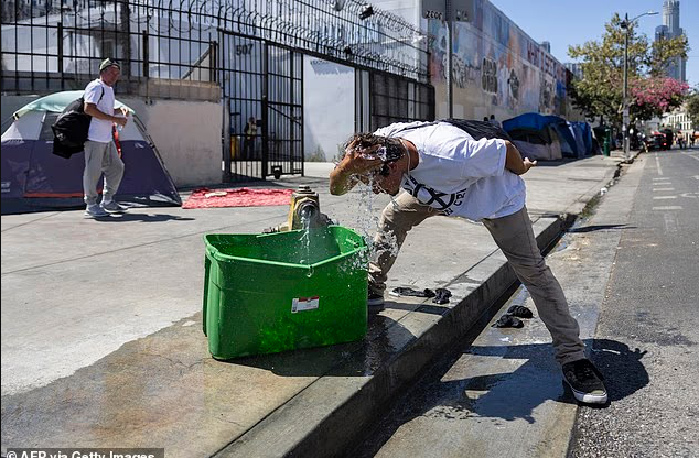 突发！南加遭“热穹顶”封，104°F极端高温来袭，洛杉矶数百万人被“烤熟”