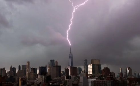 紧急预警!纽约三州强风暴来袭!“倒水级”暴雨、雷暴闪电马上杀到!这些地区和高速沿线最危险 恐爆发洪水 华人注意安全!