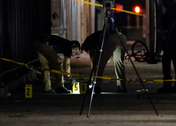 可怕!纽约独立日夜晚爆枪响!枪手朝家庭聚会人群开枪 8人中弹 含4儿童