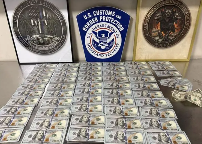 带太多现金骗不过海关!男子在美登机前被发现 身上搜出53800美元现金