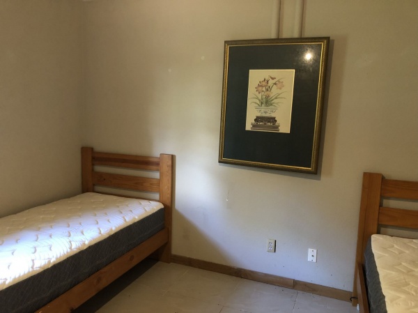 佛州DeLand 市出租2室一厅一卫$800月，带家具拎包入住