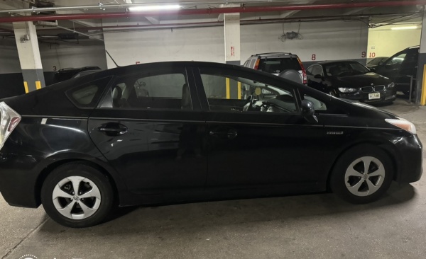 2012 Toyota 11万5千迈，无任何大事故，售价$12000