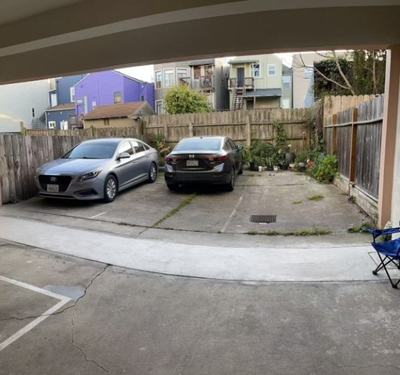 列治文區車位出租，10th Ave. 夾Geary細車或中型，$400一個月