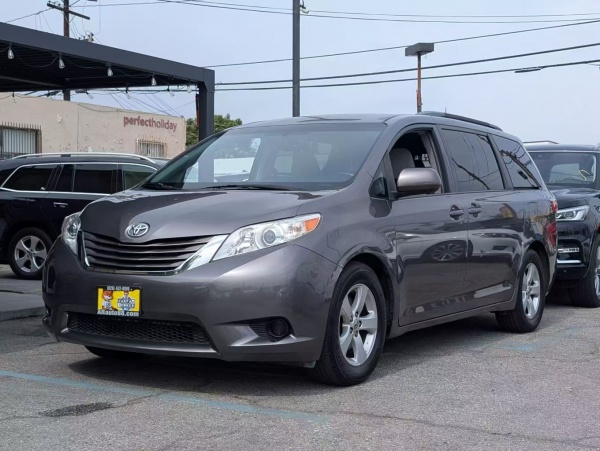 【樺輝汽車】2016丰田塞纳家庭七座MPV，车在洛杉矶El monte