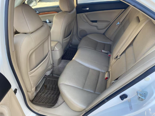 省油代步车：Acura TSX 舒适 适用  珍珠白 手自一体 跑车款