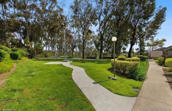 圣地亚哥92124有房间出租，和一个UCSD 学生共用浴室