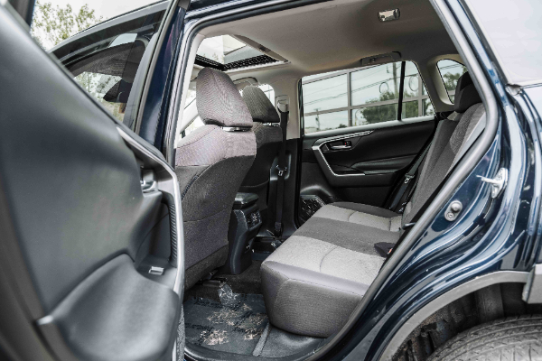 2019 丰田RAV4 四驱SUV XLE