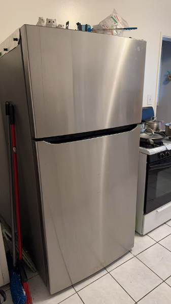 south pasadena 冰箱 $200 $25 沙发 2个一起带走