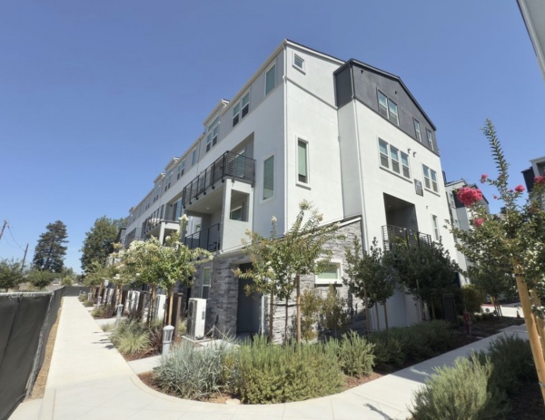 南湾95128 San Jose Santana Row对面全新3b2.5bCondo转租