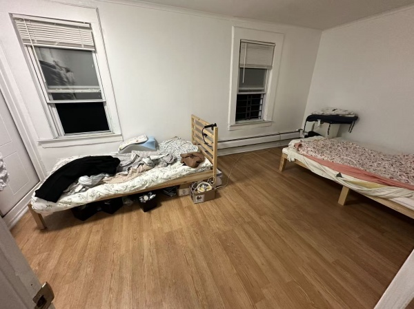 金城发后边二楼超大阳光单间，可煮，可住两人全包价格1100