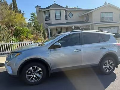 出售2018年丰田RAV4混合动力车$18000，行驶了15万英里