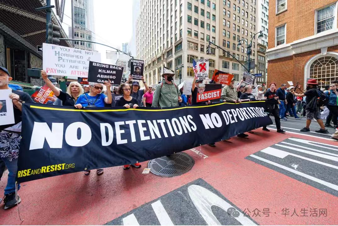 美国燃起怒火！50州、700场、500万人：全美各州反川普大游行！