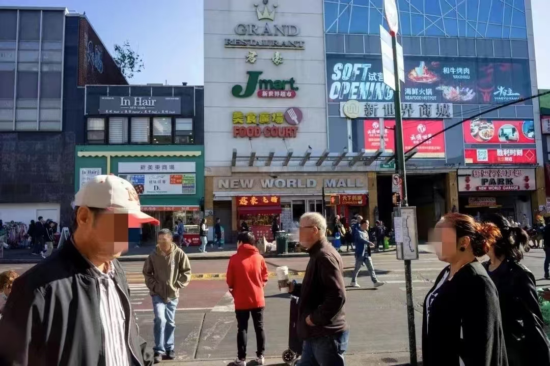 专骗美国华人！FBI抄家后，骗子夫妇带两孩子连夜逃回国，卷走近千万美元