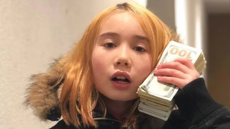 两周狂赚$1500万！18岁华裔网红开通成人平台，3小时吸金百万惹争议。