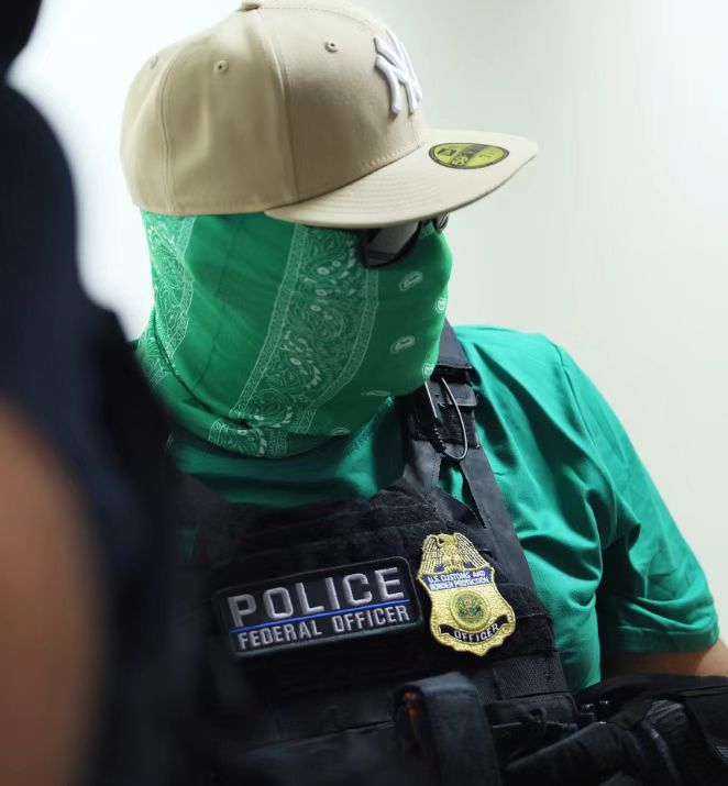 警惕！纽约出现假ICE！他们是穿着这种衣服的“冒牌货” 到处行凶 FBI发出全美警告