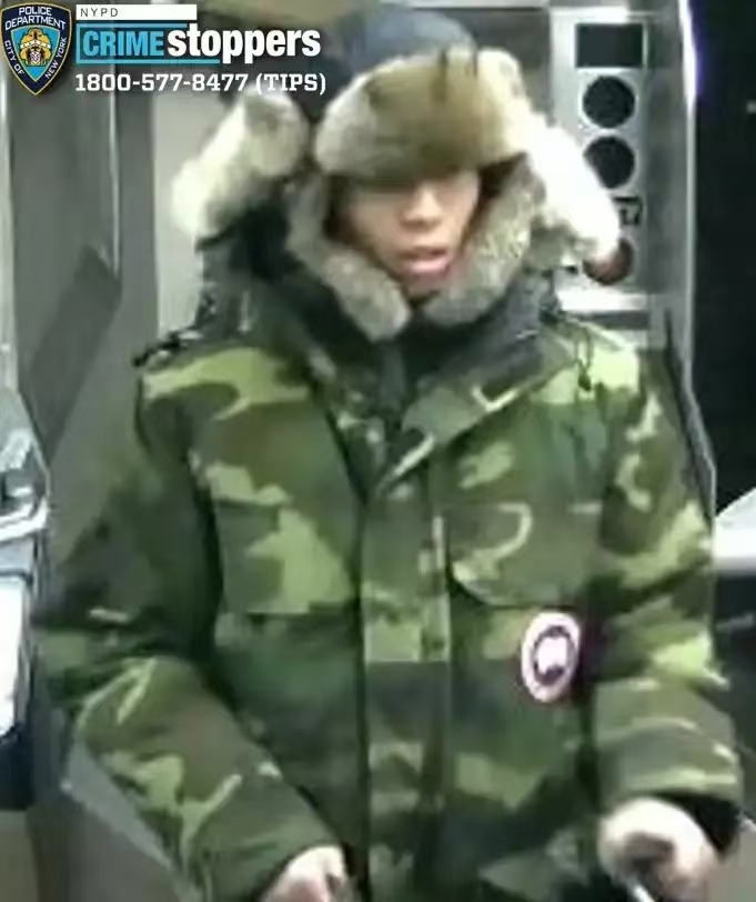 纽约地铁惊魂：男子放狗咬人，警方紧急追捕这名亚裔男子