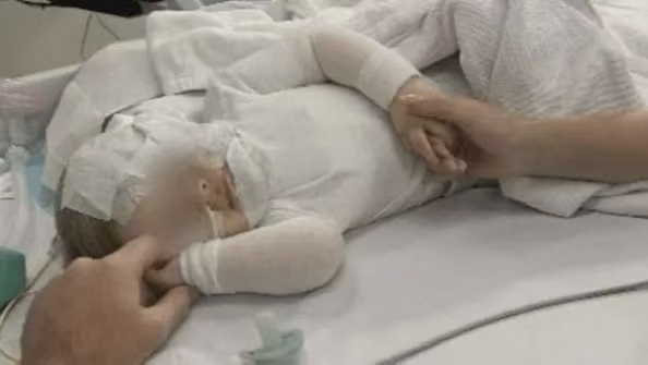 令人发指！中国男子将滚烫咖啡泼向婴儿后逃回国，中澳联手追查！