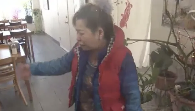 枪声与催泪瓦斯中推开那扇门：美国华裔餐馆老板娘一夜感动全网