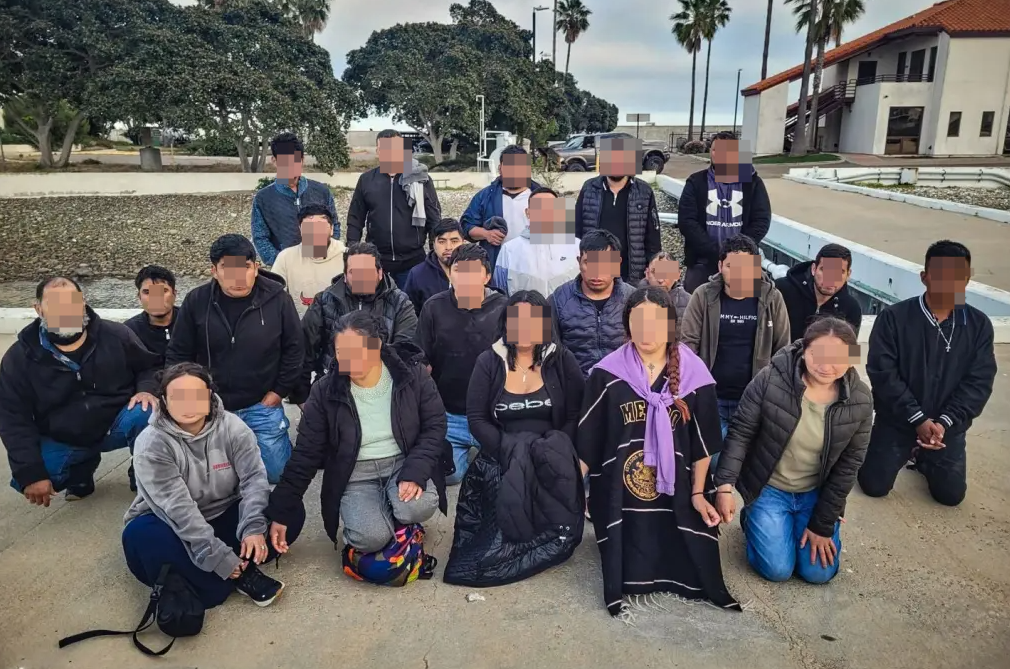 想靠小船摸进美国？23人刚靠近南加海岸，就被边境执法队一锅端！