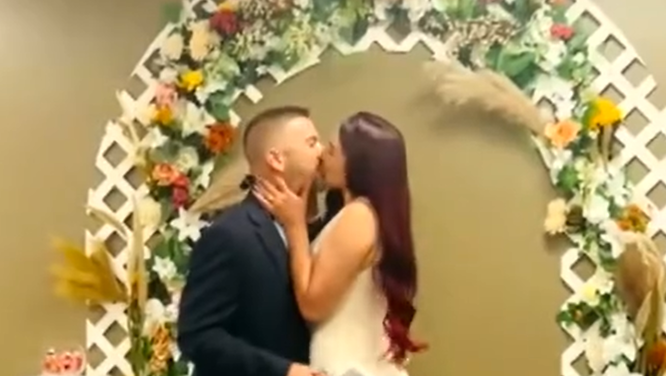 以为结婚就能拿到身份！女子来美3年找到好归宿 却因邻居一话 被ICE带走